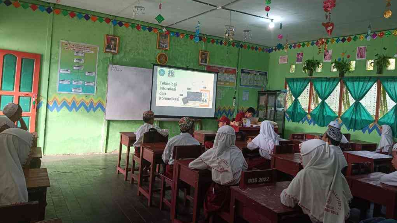 Pengenalan Teknologi Informasi dan Komunikasi (TIK) Kepada Murid Kelas 6 SDN Tatah Mesjid 1